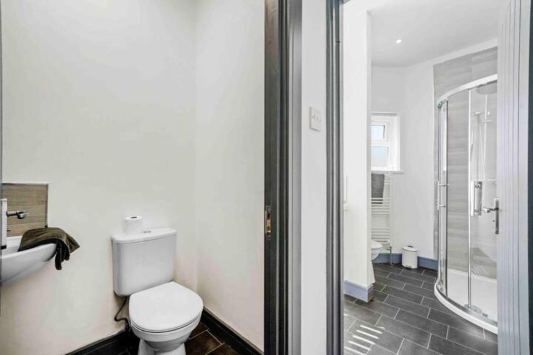 Modern Equipped 4 Bedroom House In Central Stoke-Free Parking 外观 照片