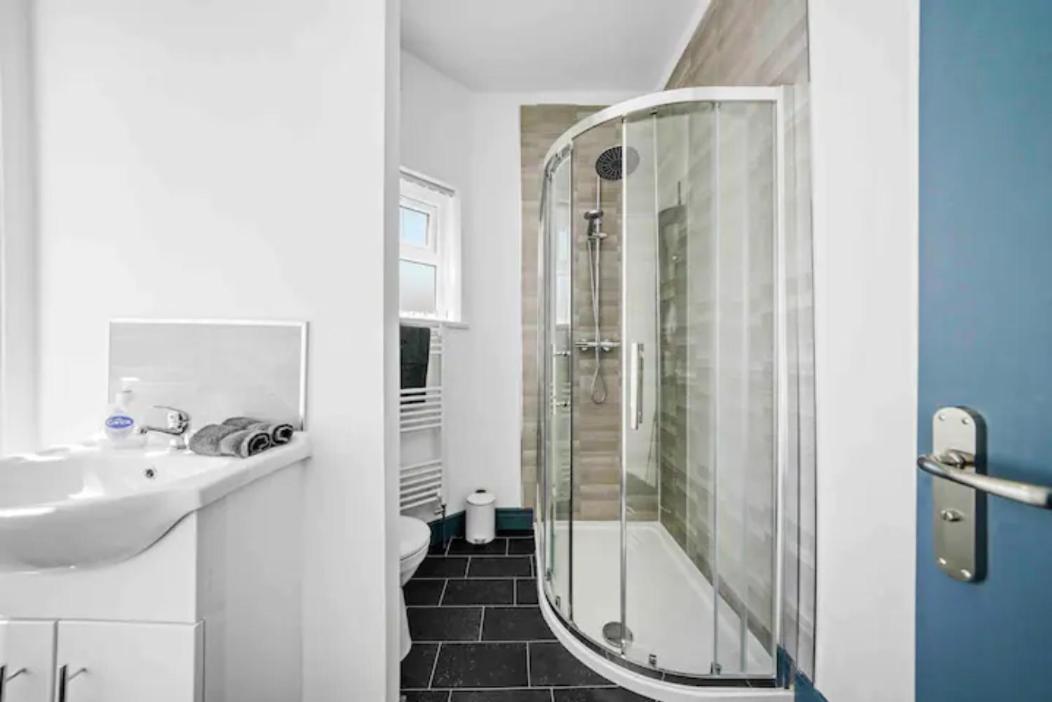 Modern Equipped 4 Bedroom House In Central Stoke-Free Parking 外观 照片