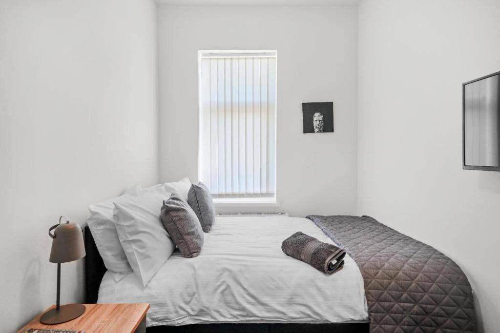 Modern Equipped 4 Bedroom House In Central Stoke-Free Parking 外观 照片