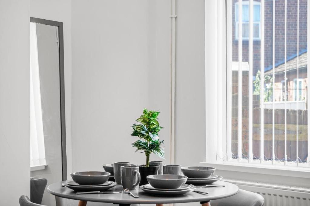 Modern Equipped 4 Bedroom House In Central Stoke-Free Parking 外观 照片