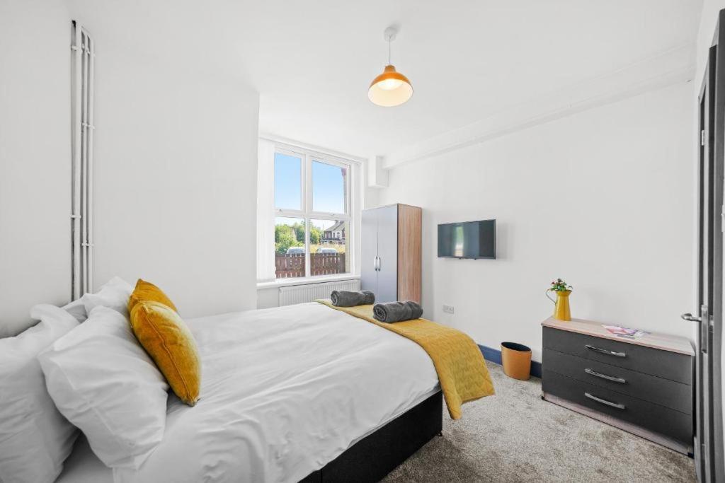 Modern Equipped 4 Bedroom House In Central Stoke-Free Parking 外观 照片