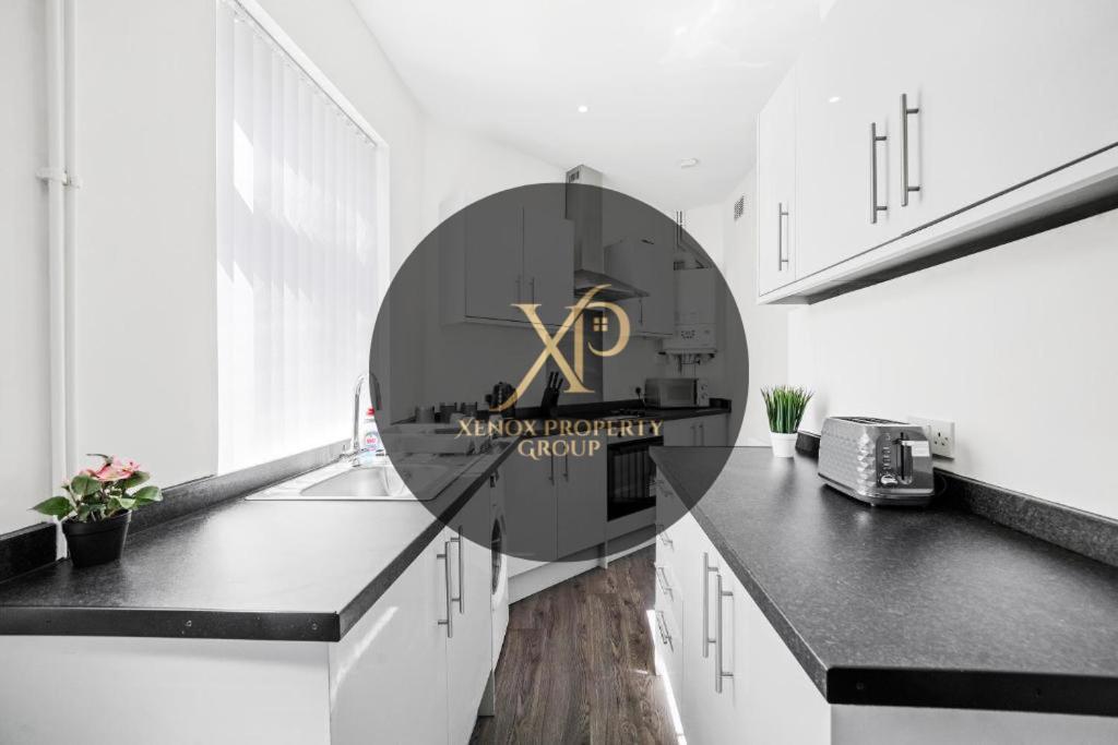 Modern Equipped 4 Bedroom House In Central Stoke-Free Parking 外观 照片